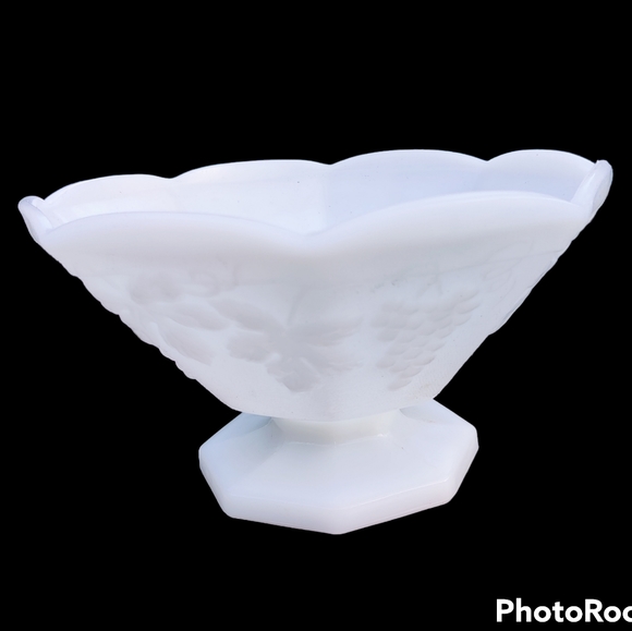 Vintage white milk glass bowl - Picture 2 of 5